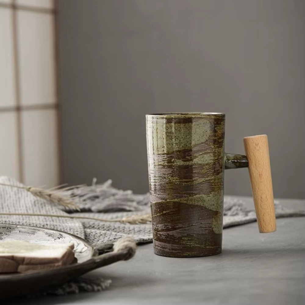 日本のデザインにインスパイアされた陶器製のコーヒーマグ。木製 - Japanese Tea のレビューと価格